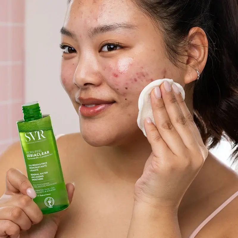 3.1-Sebiaclear-Micro-Peel-1004E16-SVR-Peeling_doux_pour_une_peau_lisse_et_eclatante.webp