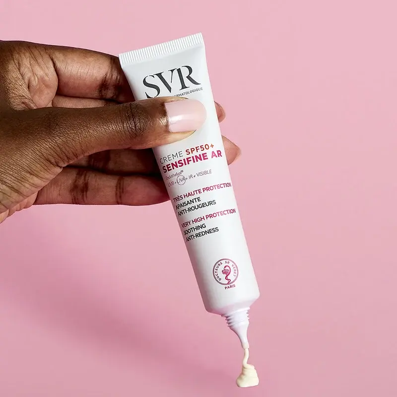 1.1-Sensifine_AR-Creme_SPF50_-1028417-SVR-Soin_apaisant_avec_protection_solaire.webp
